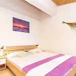 Vakantiehuis Stunning In With House Sea View *