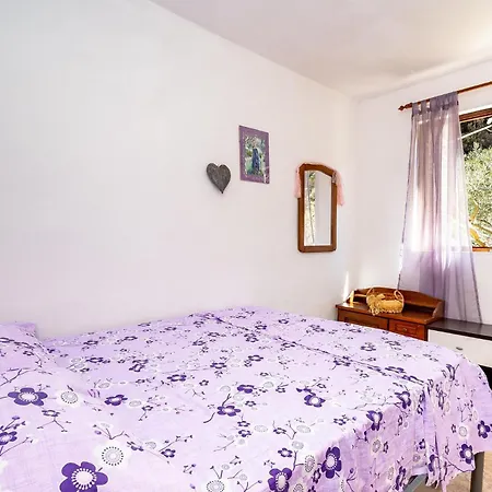 4 Bedroom Awesome In Casa de Férias Pupnat