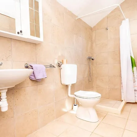 4 Bedroom Awesome In Pupnat